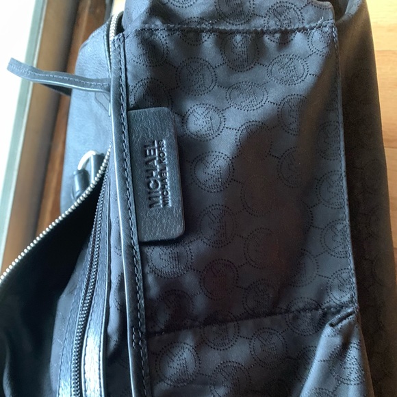 Black Michael kors satchel with silver hardware - Picture 4 of 11